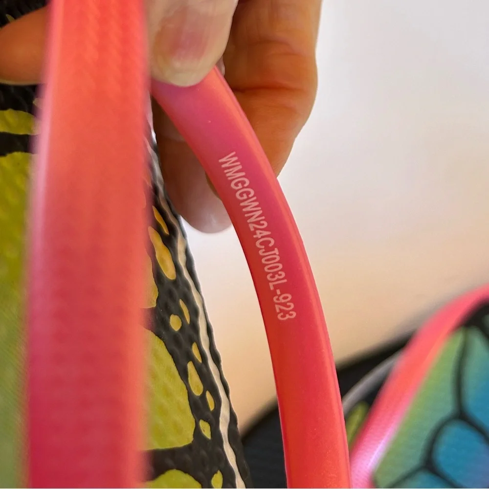 Girl’s Flip Flops Pink size 5 butterfly - Picture 2 of 10